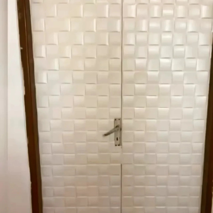 دیوارپوش فومی پشت چسبدار مربع مشبک 70در70 cm ضخامت 8میل (پس کرایه)