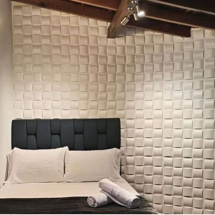 دیوارپوش فومی پشت چسبدار مربع مشبک 70در70 cm ضخامت 8میل (پس کرایه)