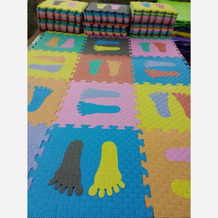 کفپوش تاتامی کودک ابعاد 33در33 cm (مدل رَدپا) بسته 8تایی جمعاً حدود یک مترمربع (پس کرایه)