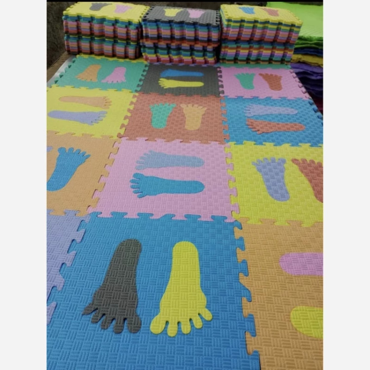 کفپوش تاتامی کودک ابعاد 33در33 cm (مدل رَدپا) بسته 8تایی جمعاً حدود یک مترمربع (پس کرایه)