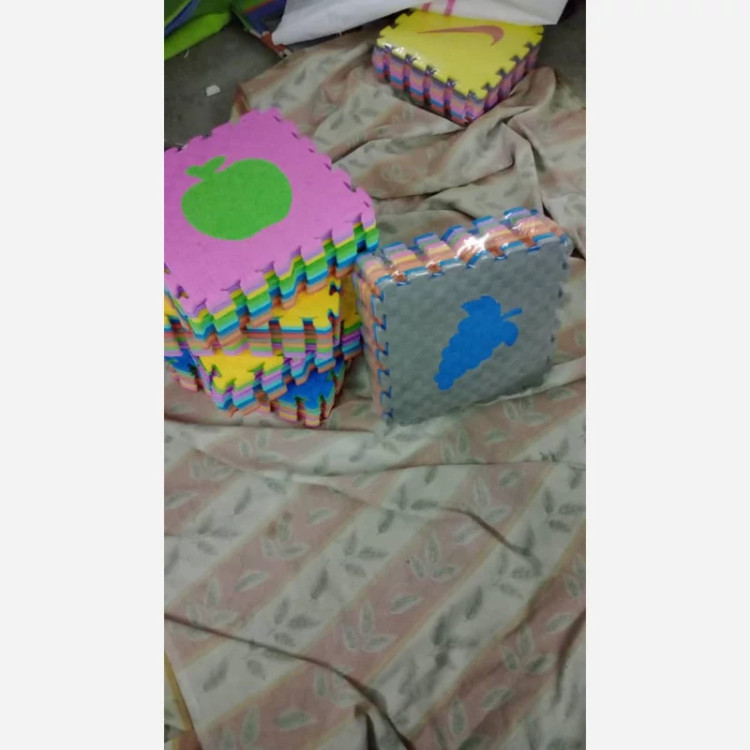 کفپوش تاتامی کودک ابعاد 33در33 cm (مدل میوه ای) بسته 9تایی جمعاً یک مترمربع (پس کرایه)