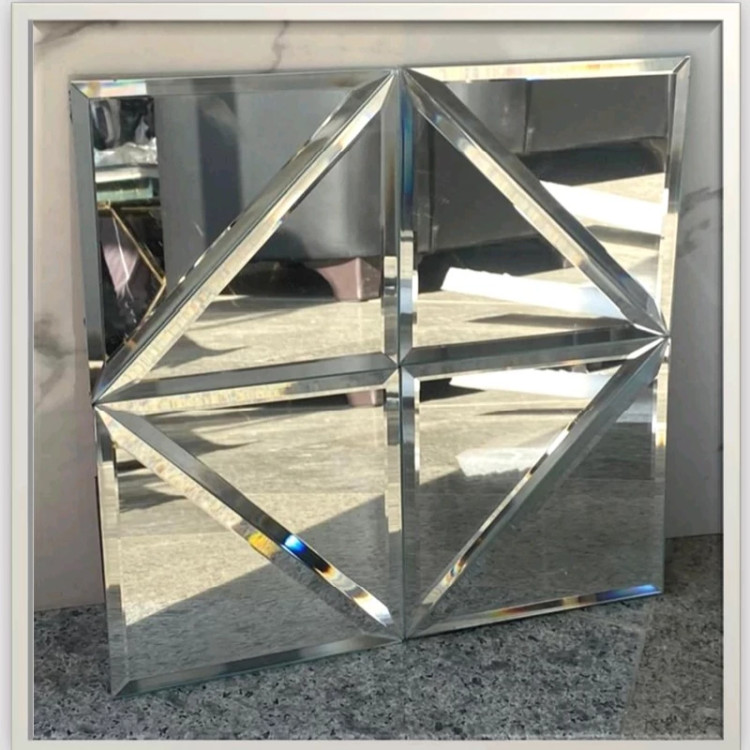 تایل آینه ای مثلثی سفید کد T2001 ابعاد30در30 پشت چسبدار (پسکرایه)