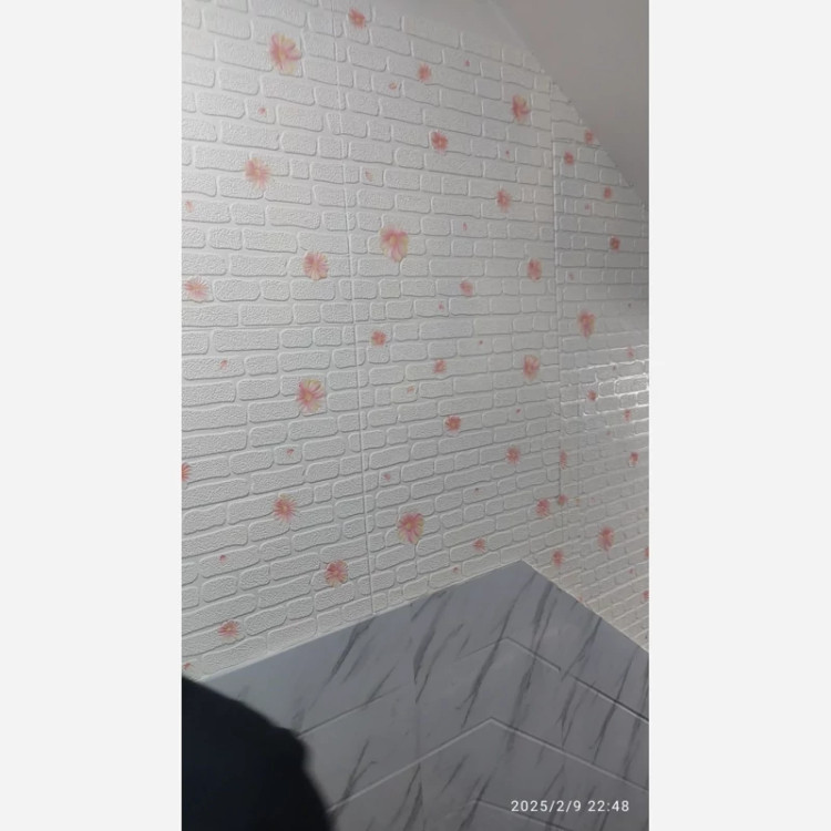 دیوارپوش فومی پشت چسبدار وارداتی آجری گل صورتی کد 18-12 ابعاد70در70 cm ضخامت 6میل (پس کرایه)