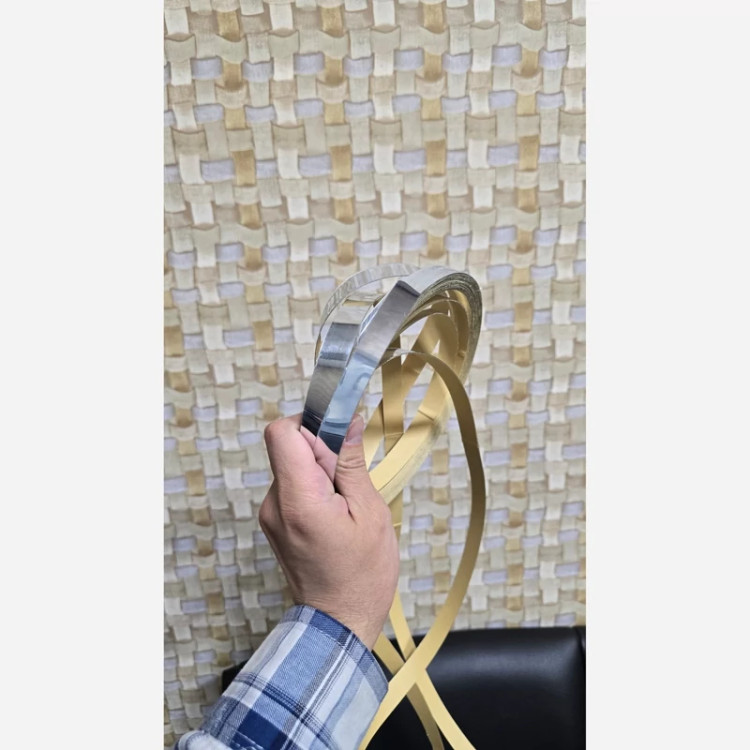 نوارPVC (تسمه) پشت چسبدار عرض 1.5cm نقره ای رول 20متری (پس کرایه)
