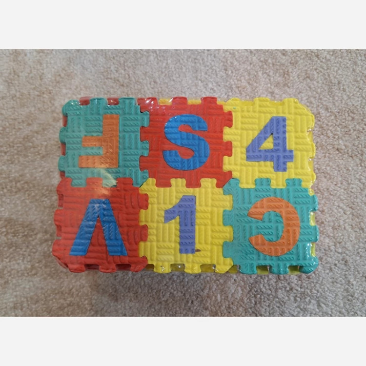 کفپوش تاتامی کودک ابعاد 42در42 cm (حروف الفبای انگلیسی) بسته 36 قطعه ای (پس کرایه)