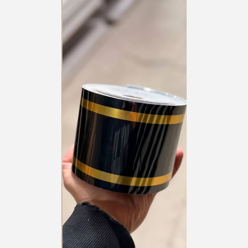 قرنیز فومی پشت چسبدار مشکی ابعاد 10cmدر5متر، ضخامت 4میل (پس کرایه)