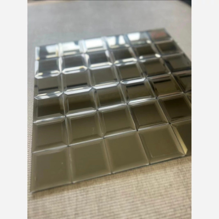 تایل آینه ای نقره ای پشت چسبدار 5در5 ابعاد30در30 (پس کرایه)