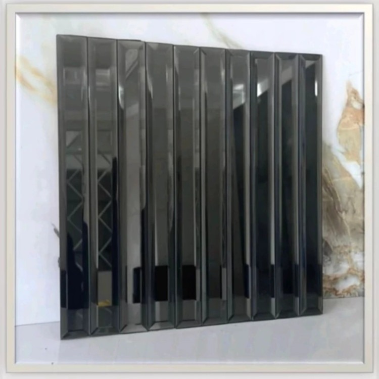 تایل آینه ای 3در30 دودی کد T4003 ابعاد 30در30 پشت چسبدار (پسکرایه)