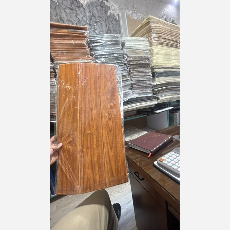 دیوارپوش فومی پشت چسبدار وارداتی طرح چوب ابعاد 70در70 cm ضخامت 3میل (پسکرایه)