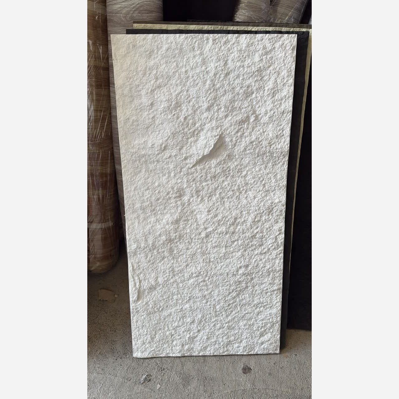 پنل صخره ای سفید ابعاد 60در120 cm ضخامت 13میل (پس کرایه)