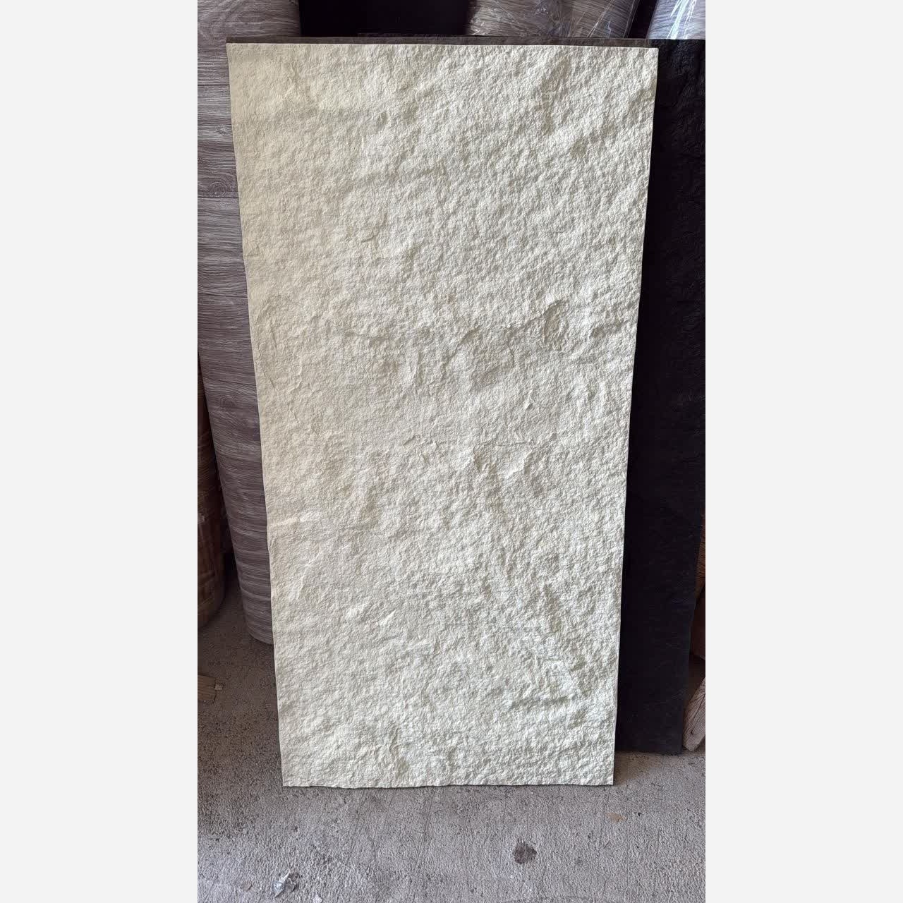 پنل صخره ای کرمی ابعاد 60در120 cm ضخامت 13میل (پس کرایه)