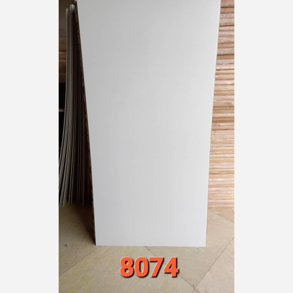 ماربل شیت کد 8074 سفید هایگلاس ابعاد 122در280 cm ضخامت 2.5میل (پسکرایه)