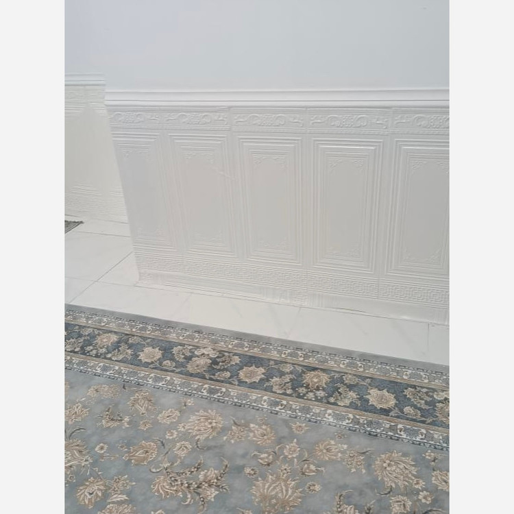 دیوارپوش فومی پشت چسبدار وارداتی ابعاد70در90 cm مدل کتیبه سفید کد 405-35 ضخامت 6میل (پسکرایه)