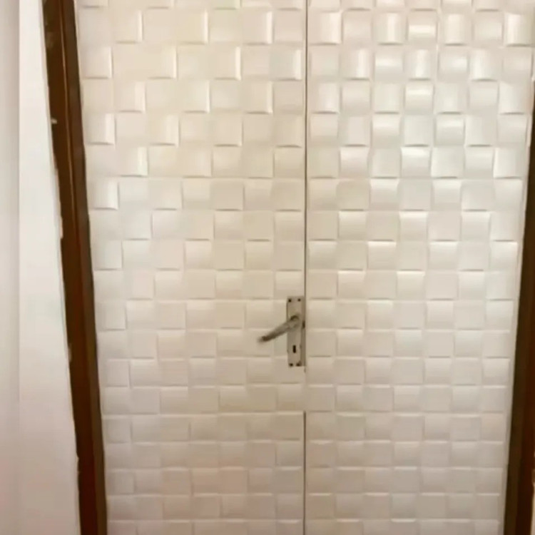 دیوارپوش فومی پشت چسبدار مربع مشبک 70در70 cm ضخامت 7میل (پسکرایه)